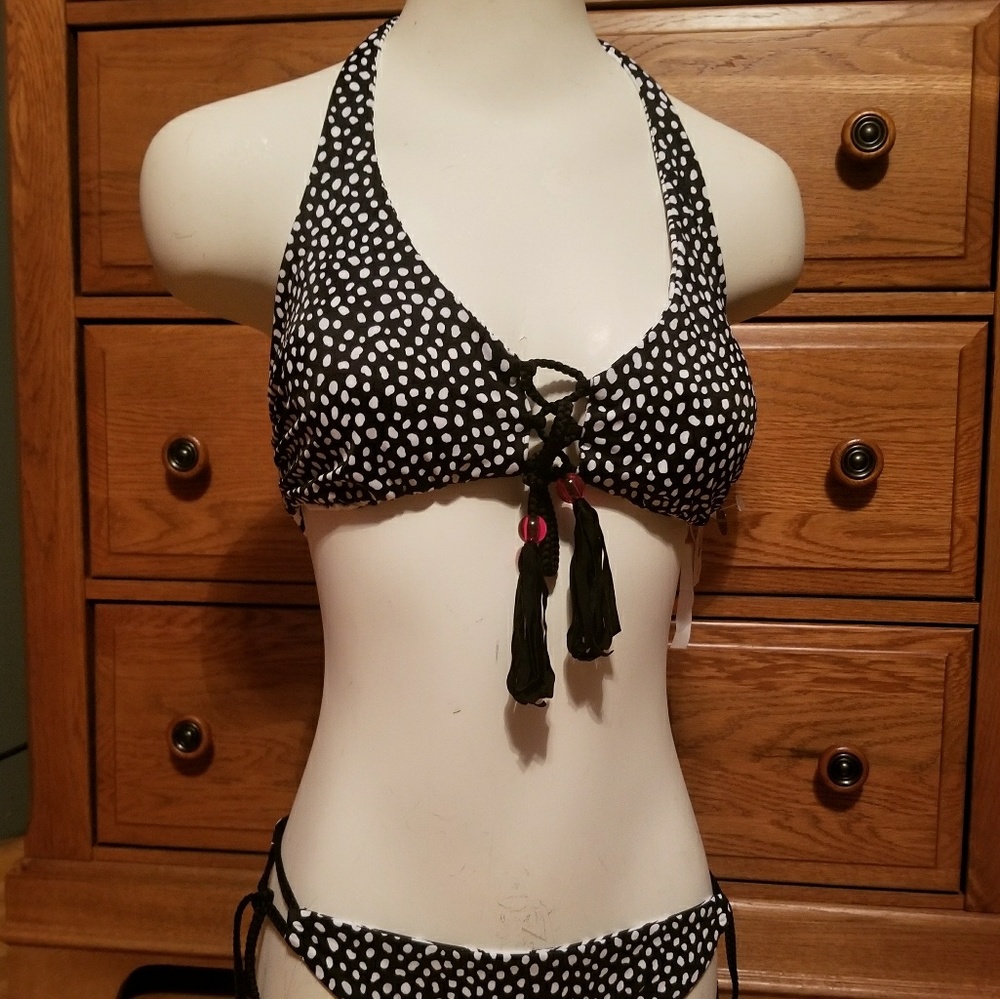 NWT Victoria's Secret reversible bikini top size L